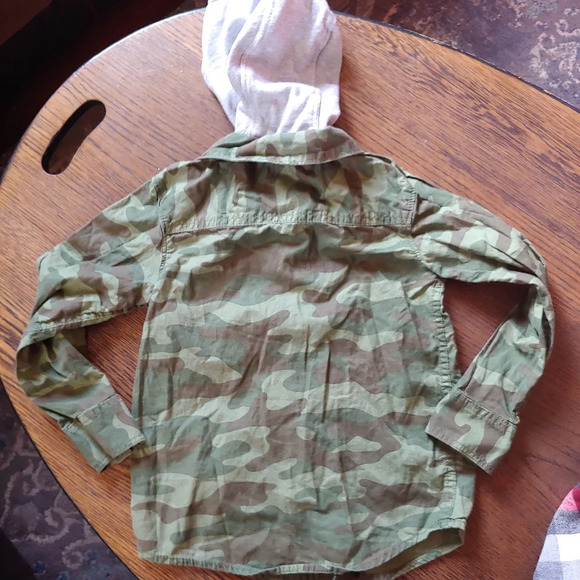 Carters Long Sleeve Button Down Camo Top With Hood Size Boy's 4/5 - Picture 2 of 4